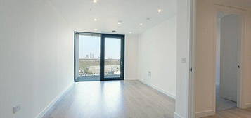 Flat to rent in City North Place, London N4