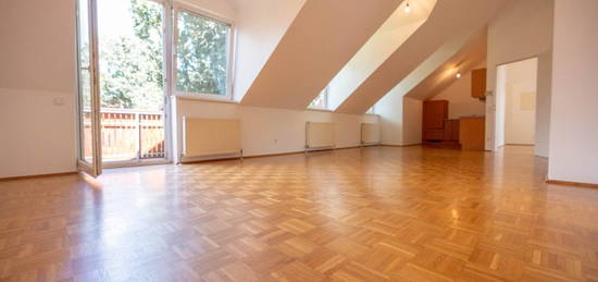 Helle, gemütliche 3 -Zimmer mit 36 m² Wohnküche und 7,8 m² Balkon, grüner Innenhof, hell, ruhig, 1. OG, Dachgeschoss, D