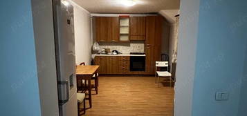 Închiriez apartament