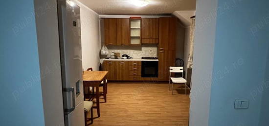 Închiriez apartament