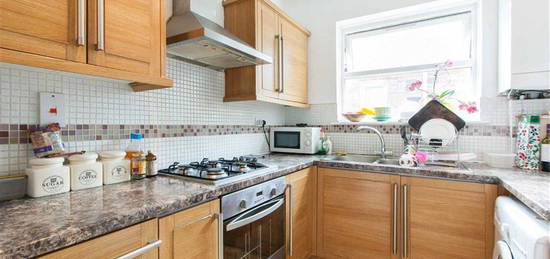 Flat to rent in Palermo Road, London NW10