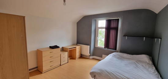 3 bed shared accommodation to rent