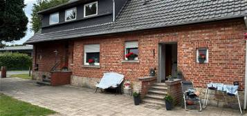 Zweifamilienhaus mit Sanierungsbedarf in Höckel/Voltlage