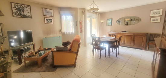 Appartement  à vendre, 3 pièces, 2 chambres, 75 m²