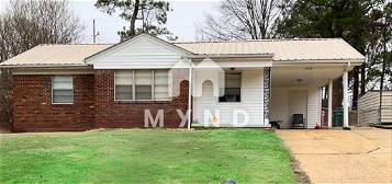 1402 Moss Point Dr, Southaven, MS 38671