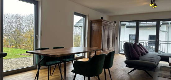 Stilvolle 4-Zimmer-Wohnung mit luxuriöser Innenausstattung mit Balkon und EBK in Pohlheim