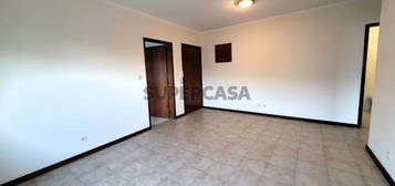 Apartamento T1 renovado em Loures