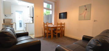 4 bedroom terraced house to rent