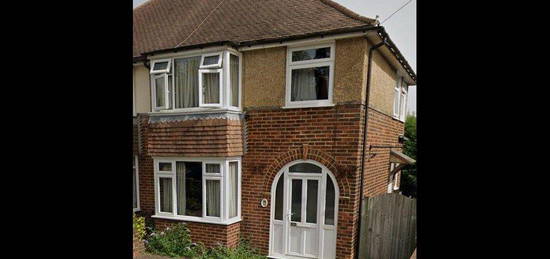 3 bed semi-detached house to rent