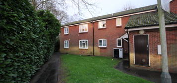 Flat to rent in Huxley Close, Uxbridge UB8