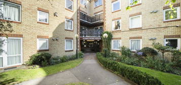 Flat for sale in Fishers Lane, London W4