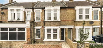 Flat to rent in Junction Road, London W5