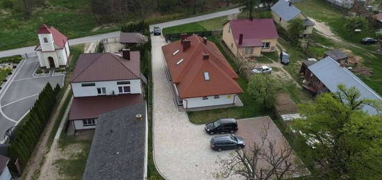 Nowoczesny dom 210 m² z dużą działką, blisko natur