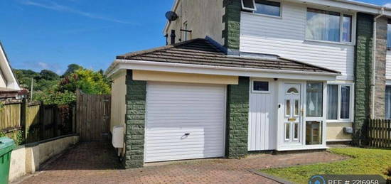 3 bedroom semi-detached house