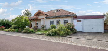 Großer Bungalow mit Solaranlage, Fußbodenheizung und Pool