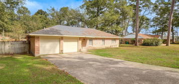 306 Hollywood Dr, Conroe, TX 77303