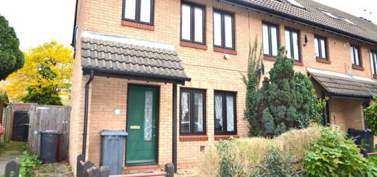 Studio to rent in Stephenson Court, Osborne Street, Slough, Berkshire SL1