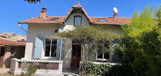 Maison de plain-pied  à vendre, 6 pièces, 5 chambres, 145 m²