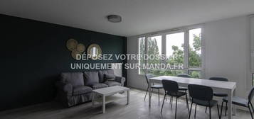 Location appartement 5 pièces 14 m²