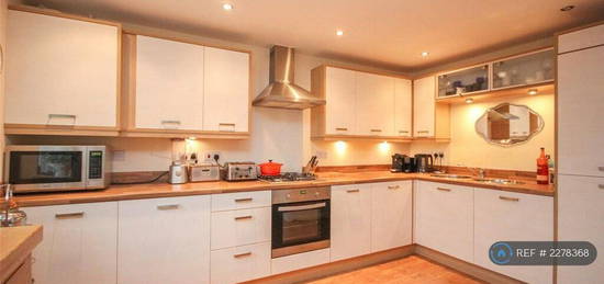 6 bedroom terraced house