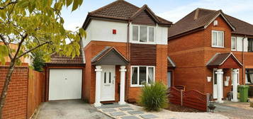 3 bedroom link detached house for sale