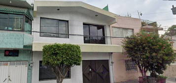 Se Vende Casa En Calle Teniente Roberto Gomez Escuadron 201 Iztapalapa Cdmx   Mmdo