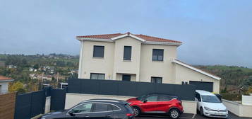 A LOUER VILLA NEUVE de 135 m2 proche de Saint-Martin la Plaine