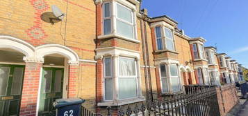 Flat to rent in The Terrace, Gravesend, Kent DA12