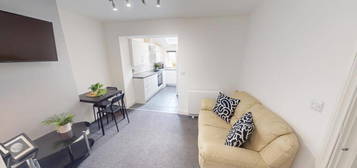 2 bedroom ground floor flat