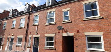 6 bedroom terraced house to rent