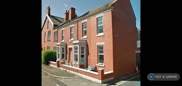 8 bedroom terraced house