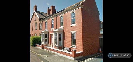 8 bedroom terraced house