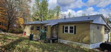 37 Fiske Pl, Claremont, NH 03743