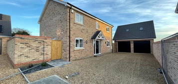 5 bedroom detached house