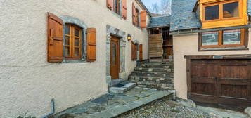 Gîte et Grange Rénovée avec Jardin en Vallée du Louron