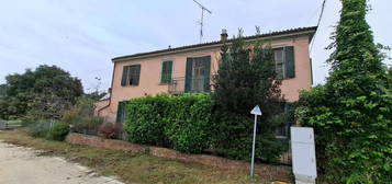 Casa indipendente in vendita in  Regione Orti, 9