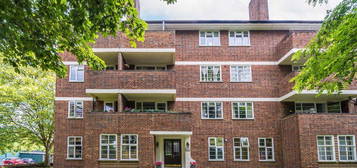 Flat to rent in Sheen Court, Richmond TW10