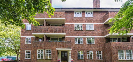 Flat to rent in Sheen Court, Richmond TW10