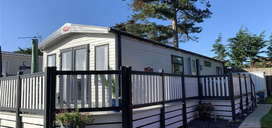 Mobile/park home for sale in Shorefield Park, Near Milford On Sea, Hampshire SO41