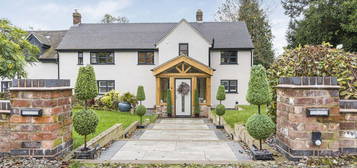 6 bed detached house for sale