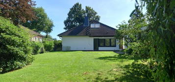 Saniertes Bungalow-Juwel mit großem Garten und moderner Ausstattung