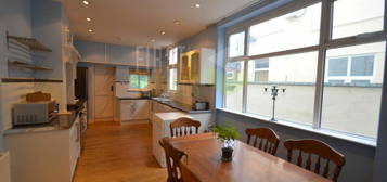 6 bedroom terraced house