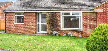 Semi-detached bungalow to rent in Cedar Close, Banbury OX16