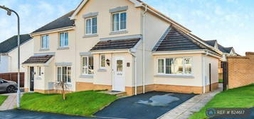 3 bedroom semi-detached house