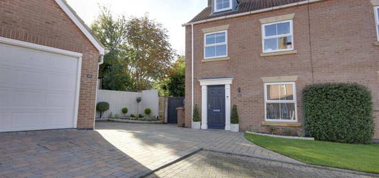 4 bedroom semi-detached house for sale