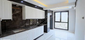 TUVALDEN SAĞLIK OCAĞI YAKINI 130 M2 2+1 E.BANYO+G.ODALI DAİRELER