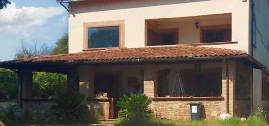 Villa all'asta in via Colle Pastino, 12