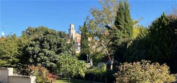 Dpt Bouches du Rhône (13),Proche Aix en Provence  à vendre FUVEAU centre ville, maison avec 4 chambres ,plus de 180m2 de bâti, sur 1230m2 de terrain clos