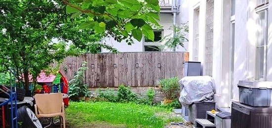 SELTENHEIT! RUHIGE ATLBAUWOHNUNG MIT EIGENGARTEN! >>> GARTENFLÄCHE 48,69 m² <<<