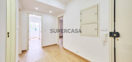 Apartamento T3 Remodelado a estrear em Queluz